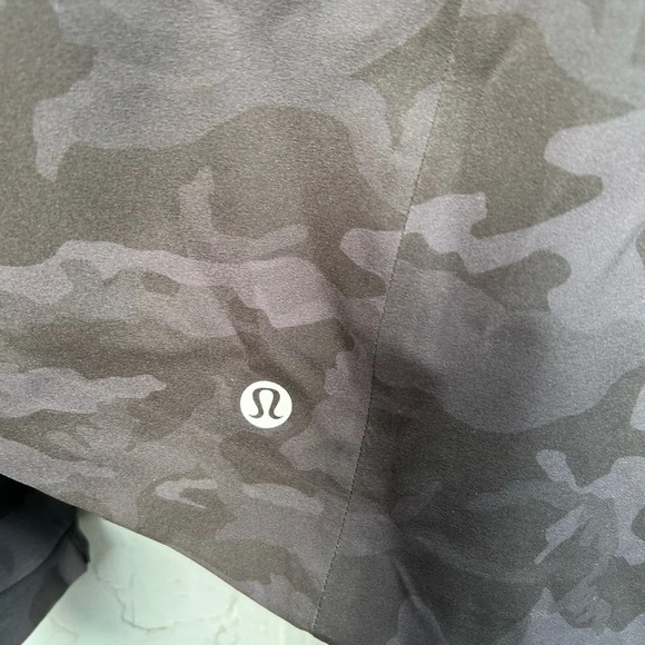 Lululemon The Rain Is Calling Jacket, size 6 - Picture 9 of 16